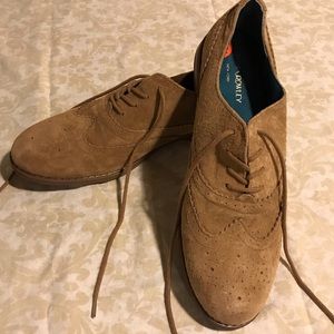 Beige suede wing tipped laced flats 9.5